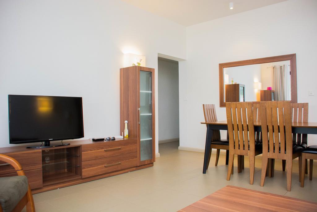 Apartment Azuri Roches Noires Exterior foto